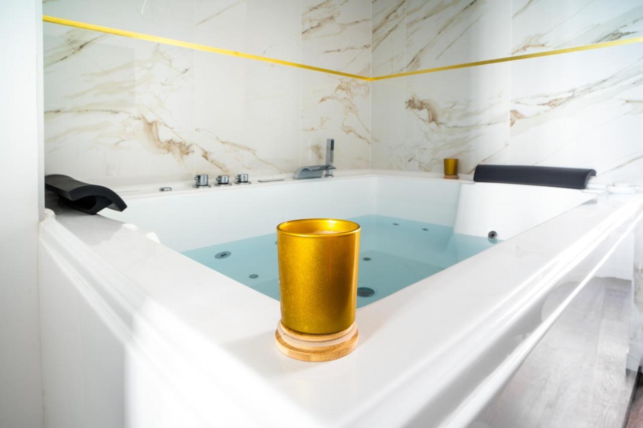 Suite L'Eclipse Paris, Logement Avec Jacuzzi, A 10 Minutes Des Champs Elysees 勒瓦卢瓦-佩雷 外观 照片